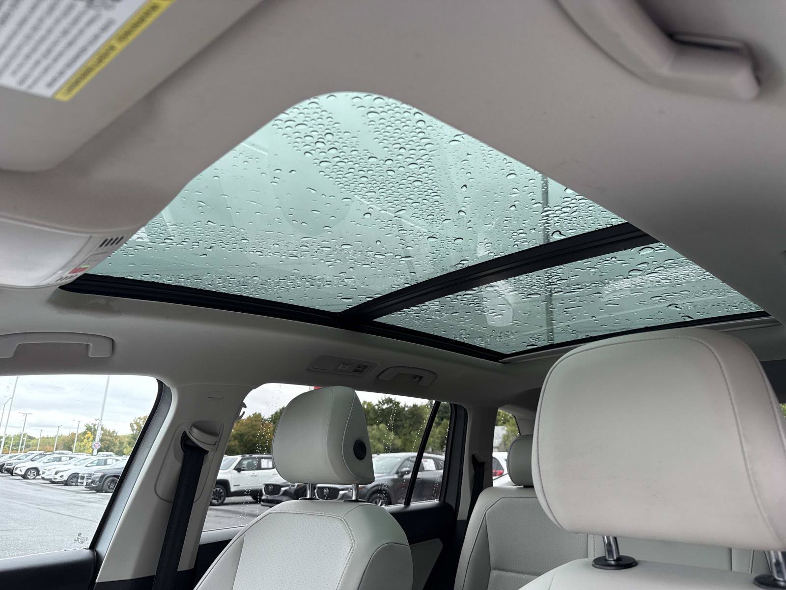 Used 2021 Volkswagen Tiguan SE w/ Panoramic Sunroof Package AWD/4WD image 9
