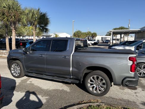 Used 2022 Chevrolet Silverado 1500 High Country w/ Technology Package image 4