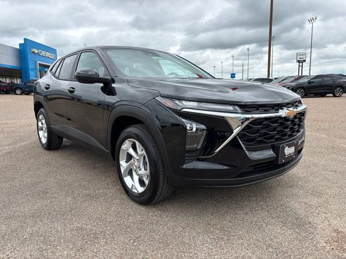 New 2026 Chevrolet Trax LS w/ LS Convenience Package FWD image 8