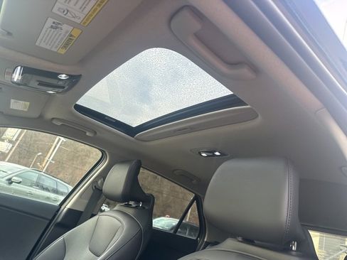 Used 2023 Kia Niro EX Touring image 16