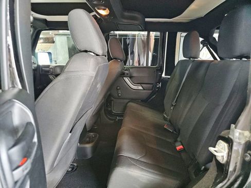 Used 2018 Jeep Wrangler Unlimited Sport w/ Connectivity Group AWD/4WD image 16