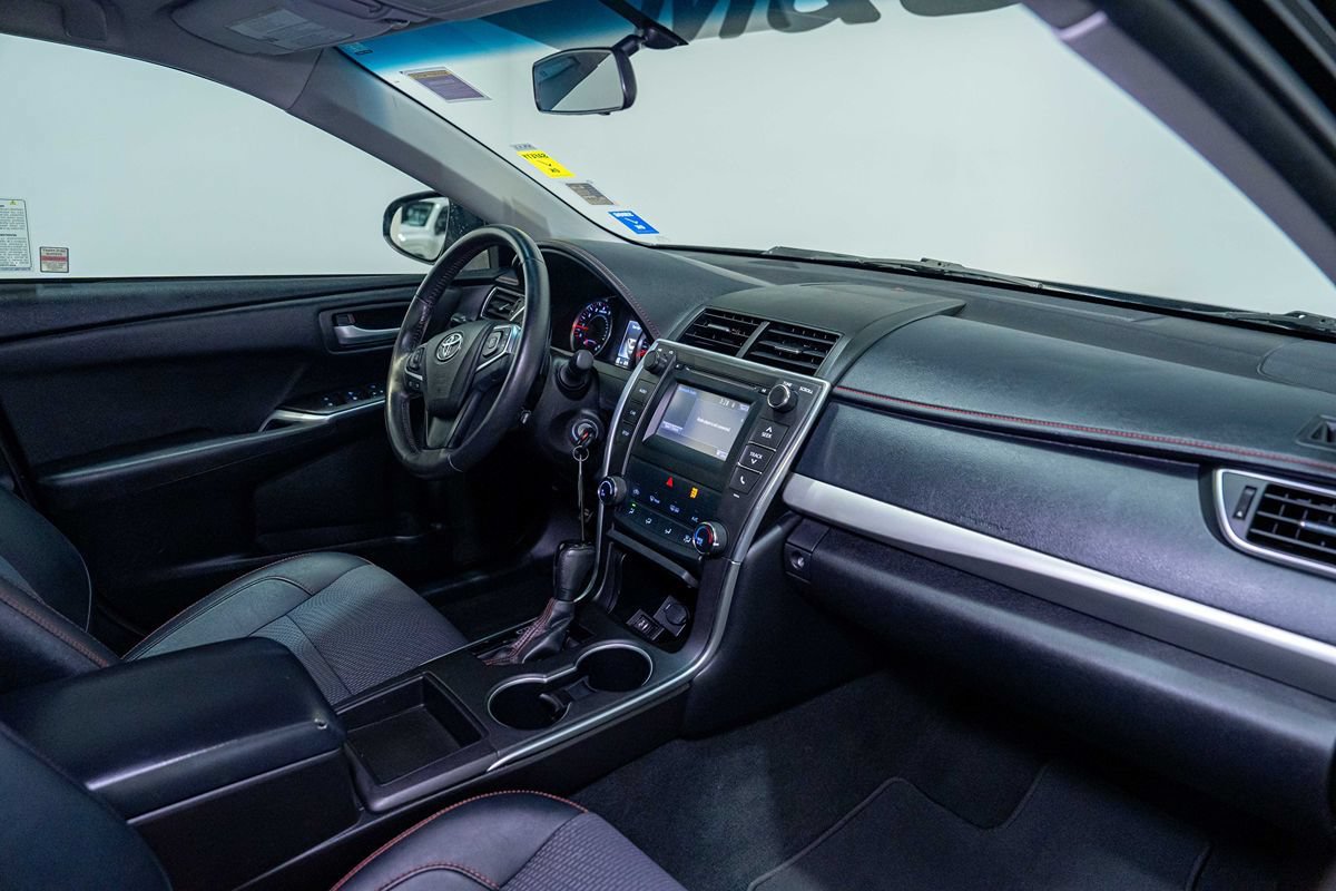 Used 2017 Toyota Camry SE FWD image 19