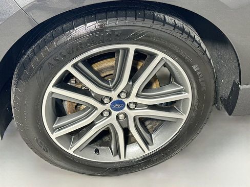 Used 2019 Ford Edge Titanium w/ Cold Weather Package AWD/4WD image 32