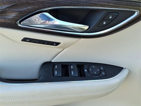 Used 2023 Buick Envision Avenir image 12