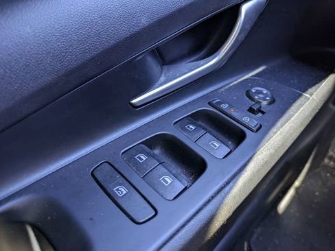 Used 2024 Hyundai Elantra SE FWD image 19