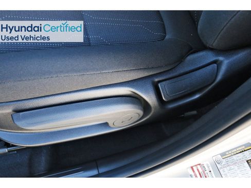 Certified 2025 Hyundai Venue SE image 29