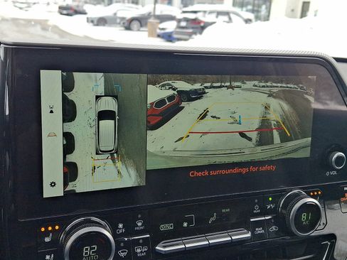 Used 2024 Toyota Highlander Platinum image 18