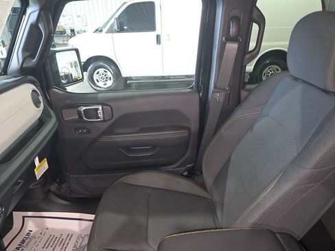New 2026 Jeep Wrangler Unlimited Sahara AWD/4WD image 11