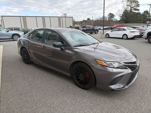 Used 2019 Toyota Camry SE image 9