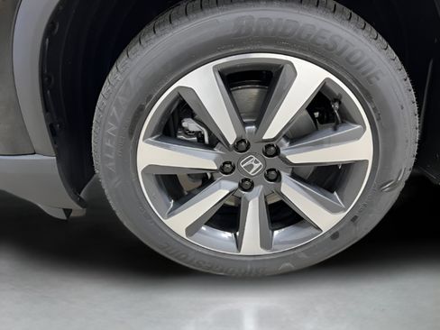 Used 2025 Honda Pilot Touring image 13
