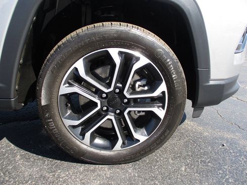 Used 2023 Jeep Compass Limited AWD/4WD image 12