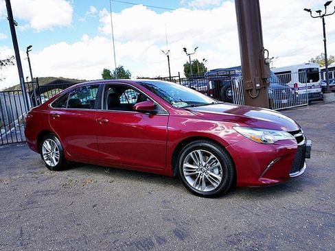 Used 2015 Toyota Camry SE FWD image 10