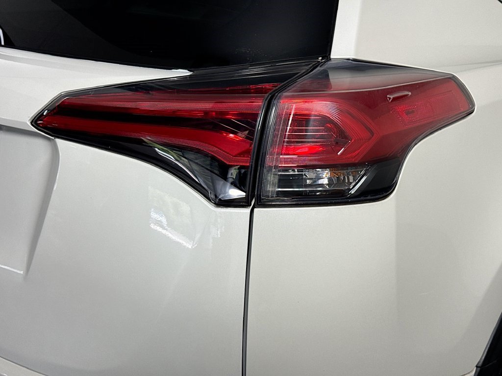 Used 2018 Toyota RAV4 Limited FWD image 33