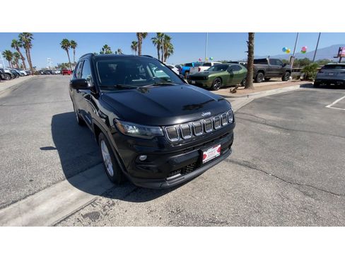 Used 2022 Jeep Compass Latitude FWD image 2
