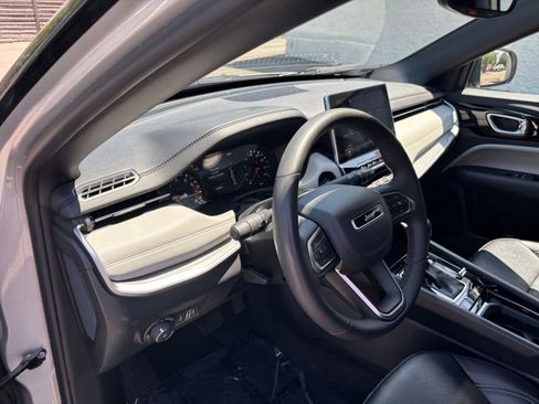 Used 2025 Jeep Compass Limited AWD/4WD image 36