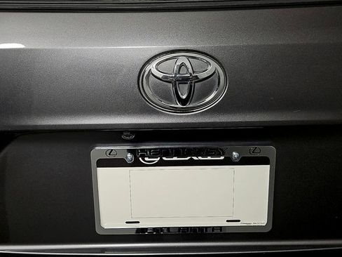 Used 2021 Toyota Highlander L FWD image 31