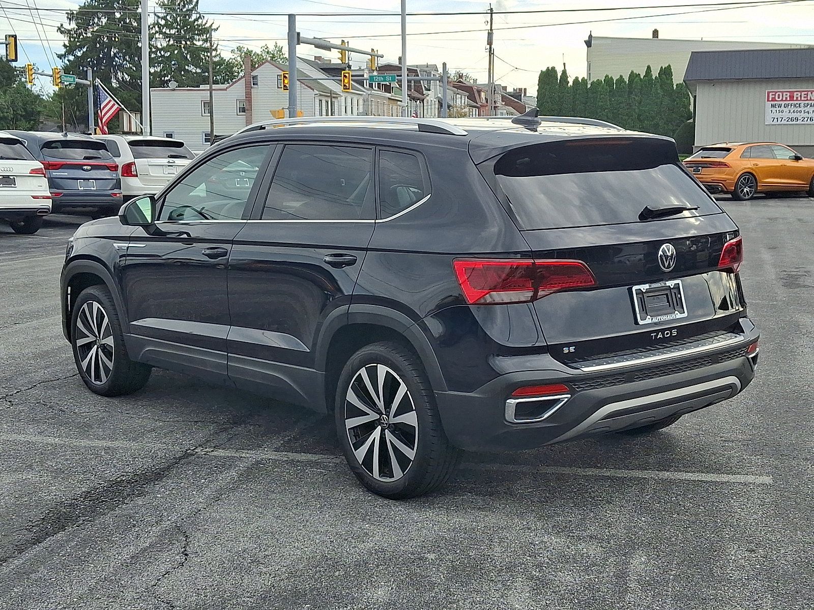 Used 2023 Volkswagen Taos SE FWD image 5
