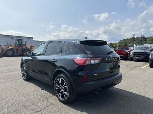 Used 2022 Ford Escape SE w/ SE Sport Appearance Package image 8
