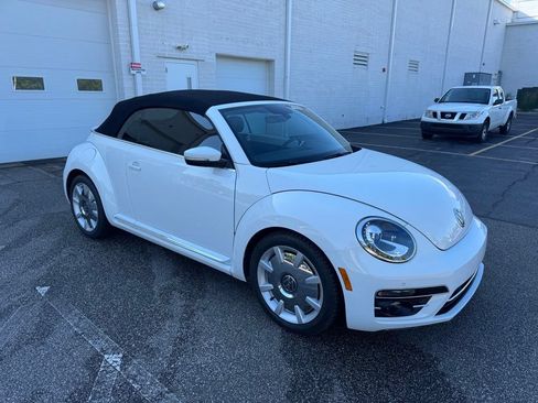 Used 2019 Volkswagen Beetle 2.0T SE w/ SE Premium Package FWD image 8