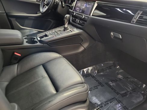 Certified 2019 Porsche Macan S AWD/4WD image 28