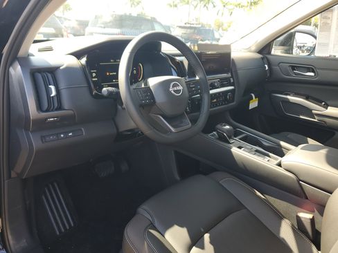 New 2026 Nissan Pathfinder SL image 8