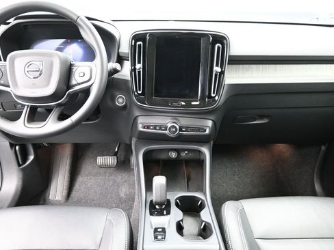 Used 2025 Volvo XC40 B5 Core AWD/4WD image 13