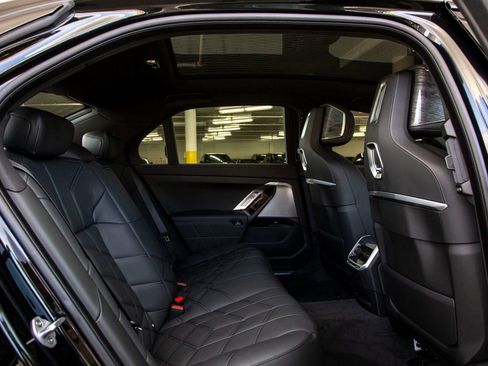 Used 2025 BMW 760i xDrive w/ Executive Package image 27