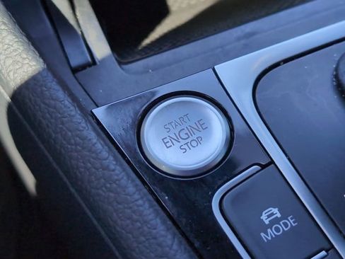 Used 2019 Volkswagen Golf R 4-Door image 17