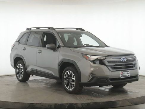 Used 2025 Subaru Forester Premium image 2