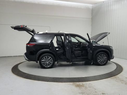 Used 2025 Nissan Pathfinder SL w/ SL Premium Package AWD/4WD image 17