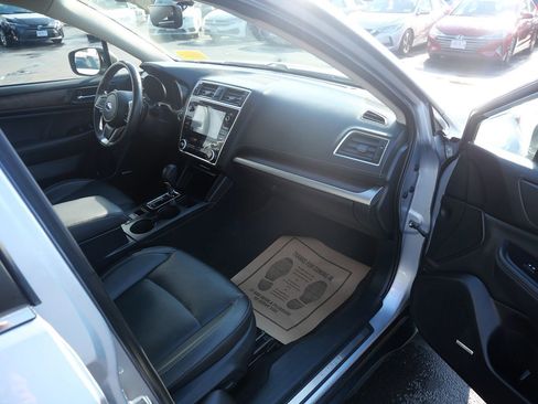 Used 2018 Subaru Outback 2.5i Limited image 15