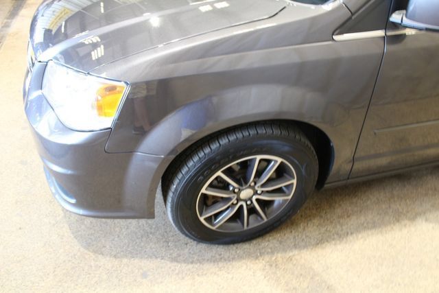 Used 2017 Dodge Grand Caravan SXT FWD image 8