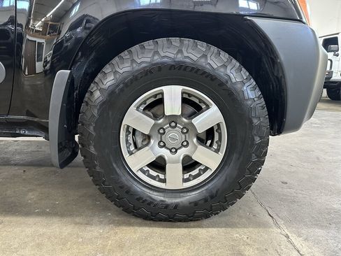 Used 2010 Nissan Xterra Off-Road AWD/4WD image 11