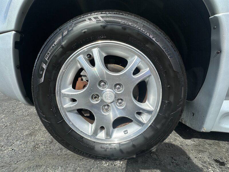 Used 2004 Dodge Grand Caravan SXT w/ Premium Group FWD image 10