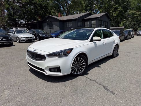 Used 2017 Kia Cadenza Technology FWD image 1