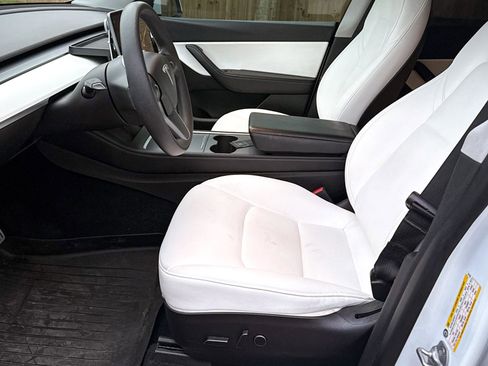 Used 2022 Tesla Model Y Performance image 21