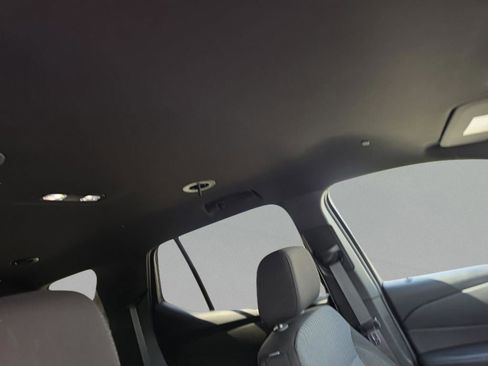 Used 2023 Chevrolet Traverse LT FWD image 30
