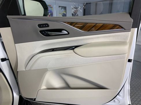 Used 2024 Cadillac Escalade Sport Platinum w/ LPO, ONYX Package AWD/4WD image 19