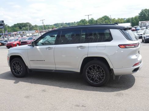 Used 2025 Jeep Grand Cherokee L Summit w/ Advanced Protech Group IV AWD/4WD image 11