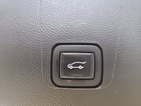 Certified 2023 Chevrolet Traverse LT FWD image 19