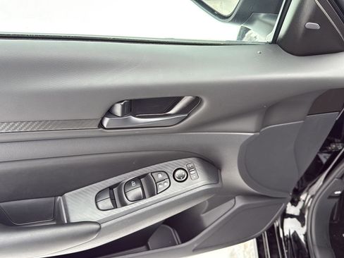 Used 2025 Nissan Altima 2.5 S image 9