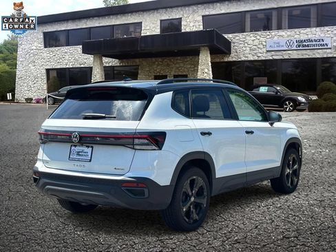 Used 2025 Volkswagen Taos SE AWD/4WD image 6