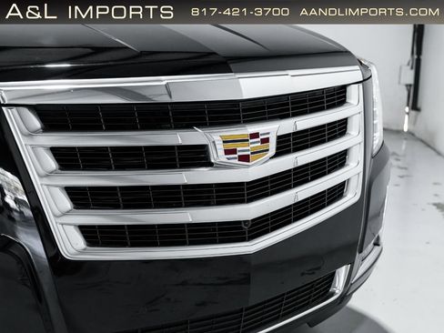 Used 2019 Cadillac Escalade Luxury AWD/4WD image 14