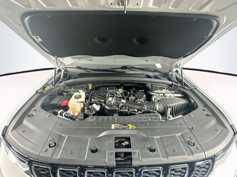 Used 2022 Jeep Grand Cherokee Limited RWD image 35
