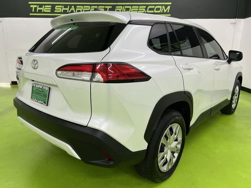 Used 2025 Toyota Corolla Cross L image 9
