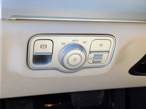 Used 2025 Mercedes-Benz GLS 450 4MATIC image 24