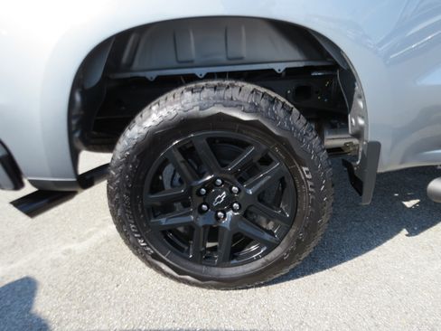 Used 2025 Chevrolet Silverado 1500 Custom w/ Turbomax Blackout Package AWD/4WD image 14