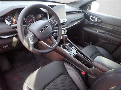 New 2026 Jeep Compass Latitude w/ Sun and Sound Group image 11