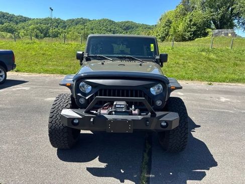 Used 2015 Jeep Wrangler Unlimited Rubicon w/ Connectivity Group AWD/4WD image 3
