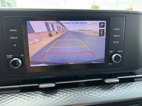Used 2022 Kia Carnival LX FWD image 23